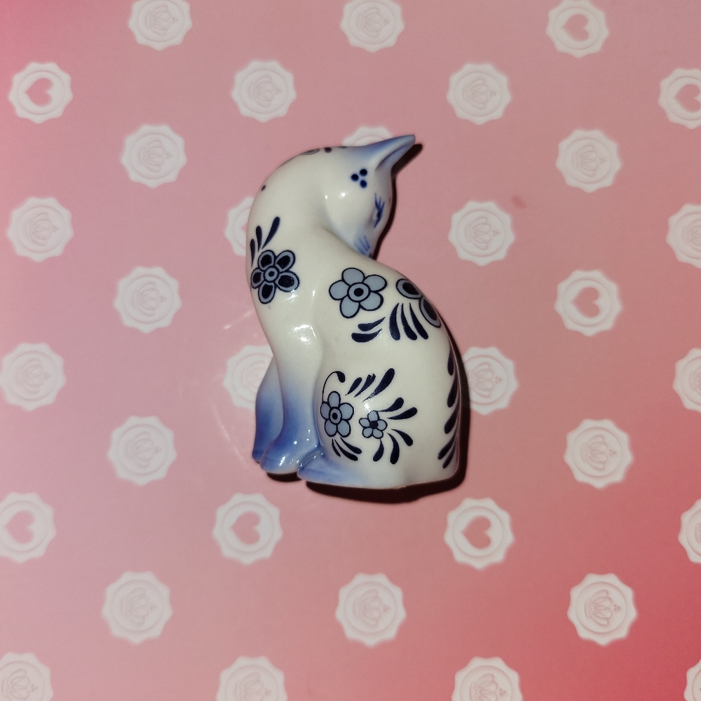 Franklin mint ceramic curio cat Delft figurine - Picture 3 of 5